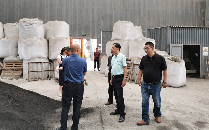 泸州市公路局领导在旌辰沥青混凝土有限公司调研指导工作(图3) 泸州市公路局领导在旌辰沥青混凝土有限公司调研指导工作(图3)