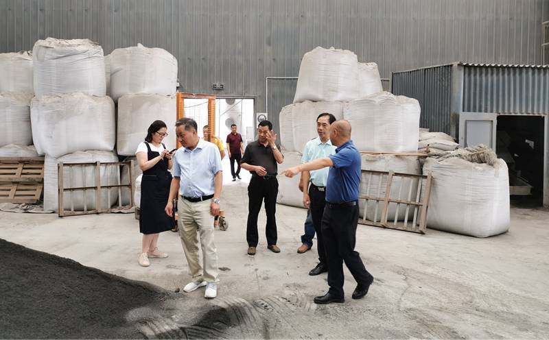泸州市公路局领导在旌辰沥青混凝土有限公司调研指导工作(图4) 泸州市公路局领导在旌辰沥青混凝土有限公司调研指导工作(图4)